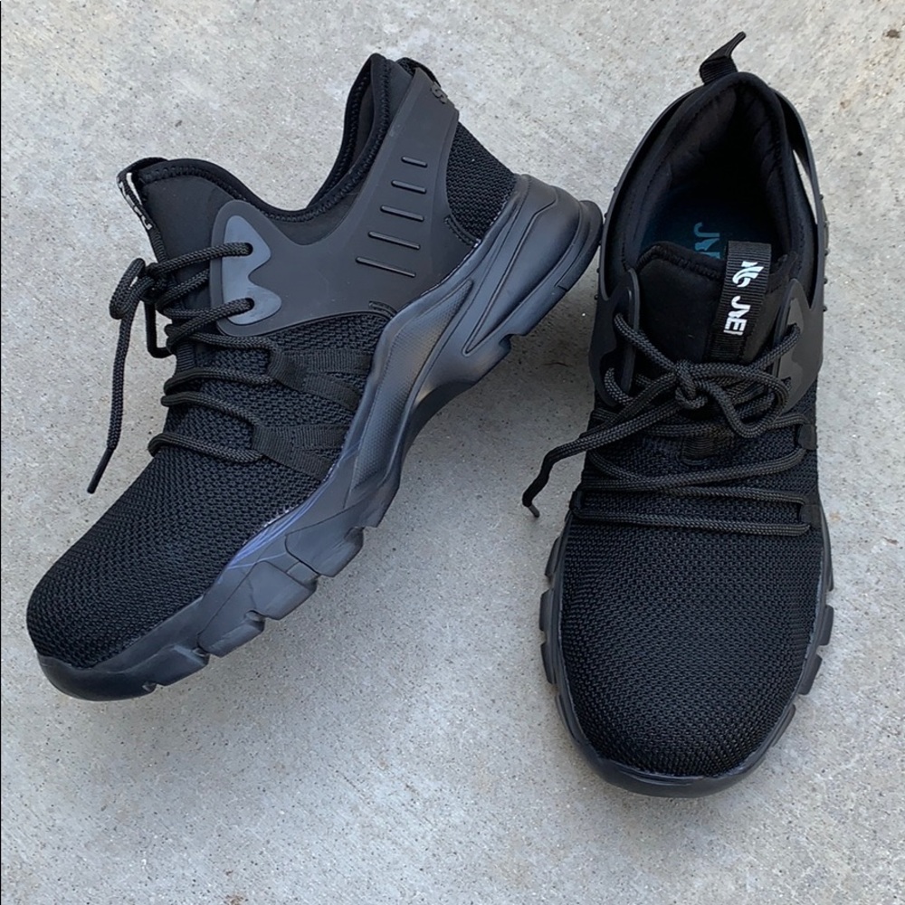 Steel toe safety shoe